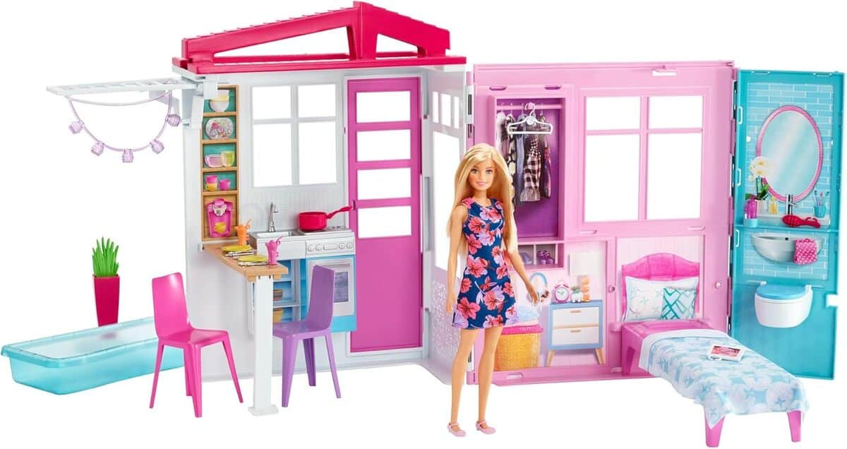 Test du Coffret Mobilier Barbie : maison Pliable avec Piscine