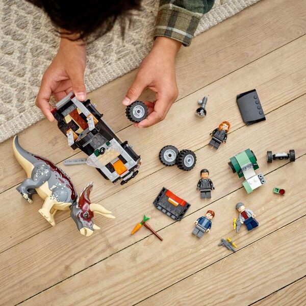 LEGO 76950 Jurassic World Tricératops Attaque Pick-up Truck Ambush 210 pièces