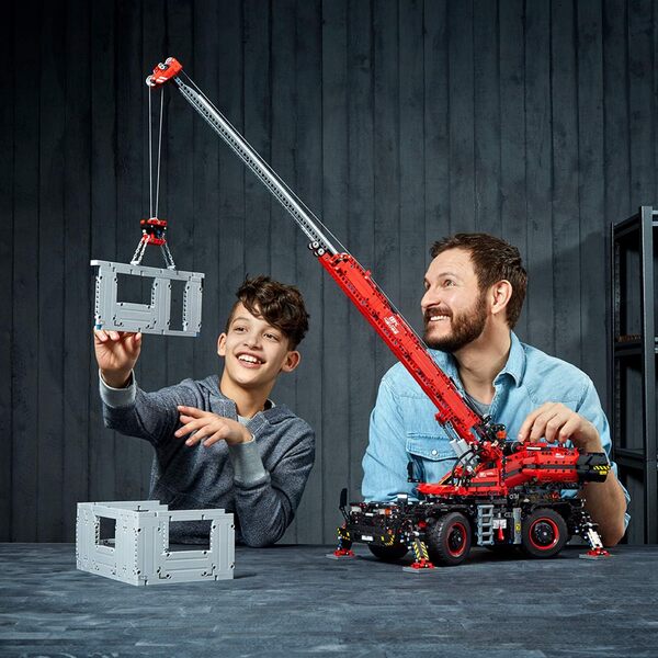 LEGO®-Technic La grue tout terrain Jeu Garçon et Fille 11 Ans et Plus, Jeu de Construction, 4057 Pièces 42082
