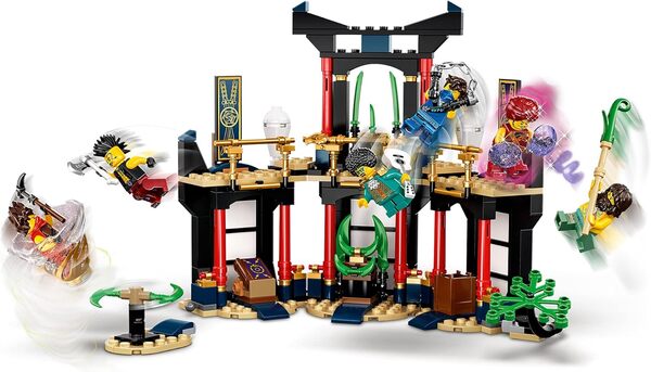 LEGO 71735 Ninjago Le Tournoi des Éléments, Ensemble de Construction de Temple avec Arène de Combat et Figurine Ninja Lloyd en Or à Collectionner